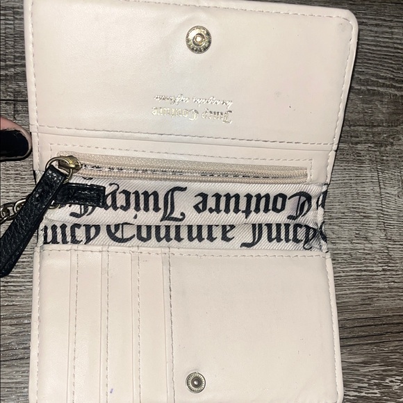 Juicy Couture Embossed Black Wallet with Keyring - Picture 4 of 11